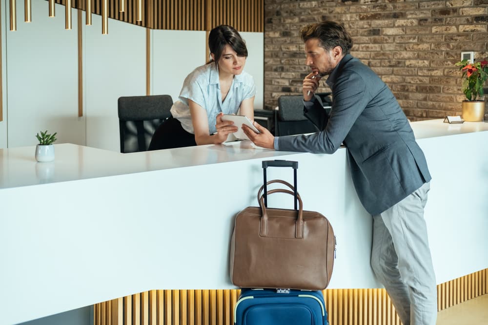 Hotel checking manually due to microsoft outage