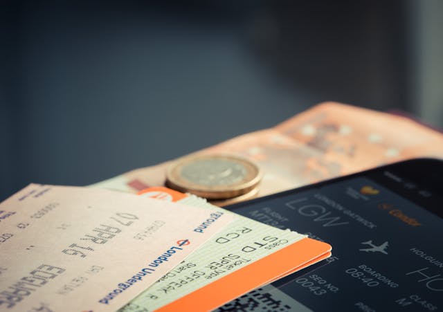 return flight ticket from uae to clear imigration